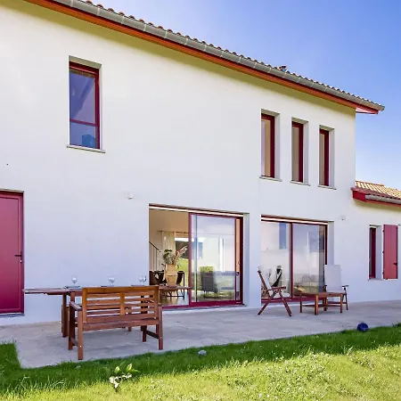Vakantiehuis Tranquil Holiday In With Terrace